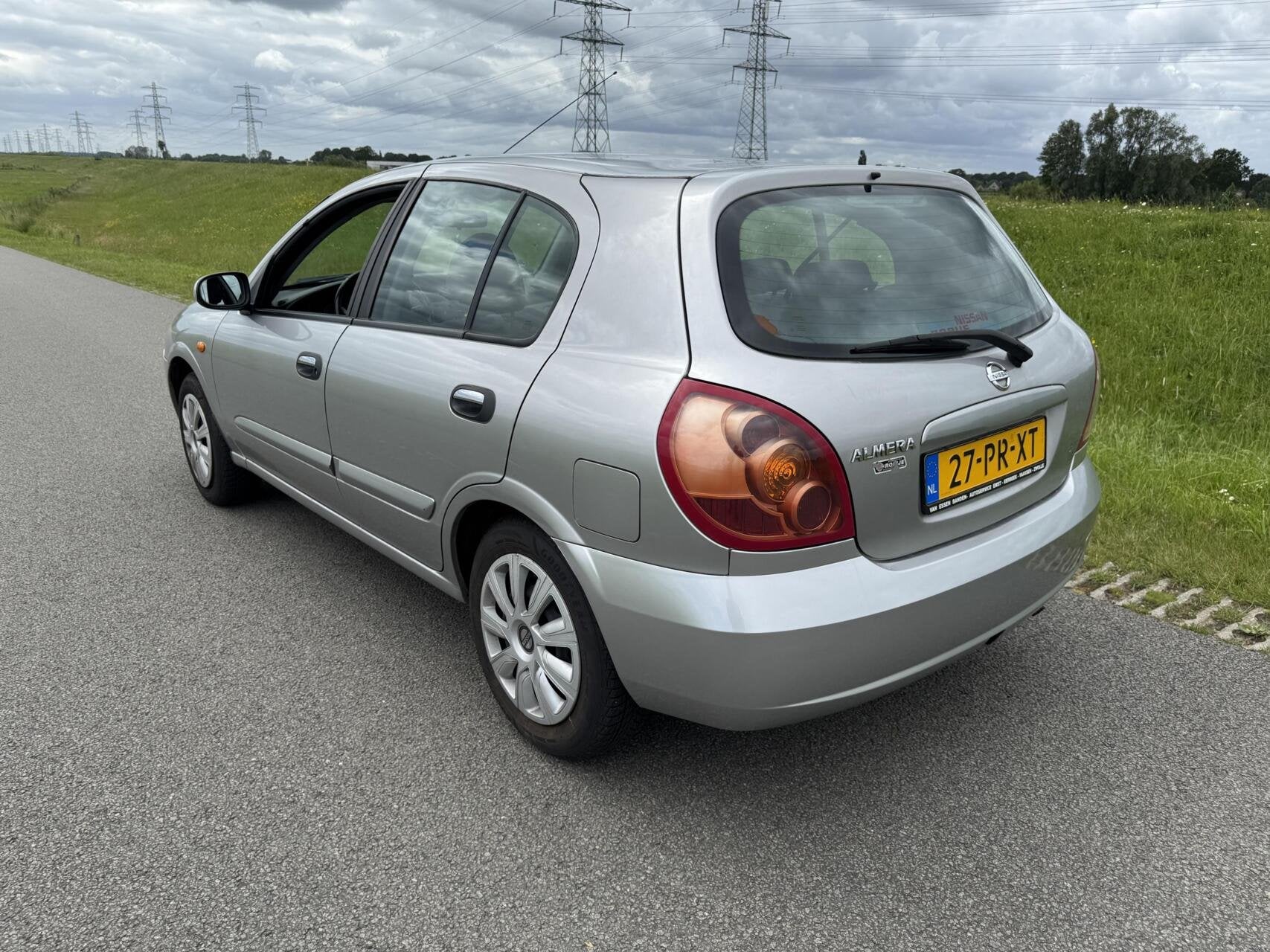 Nissan Almera 1.5 Acenta nieuwe koppling tech goeie auto, Auto's, Gebruikt, 4 cilinders, Met garantie (alle), Bedrijf