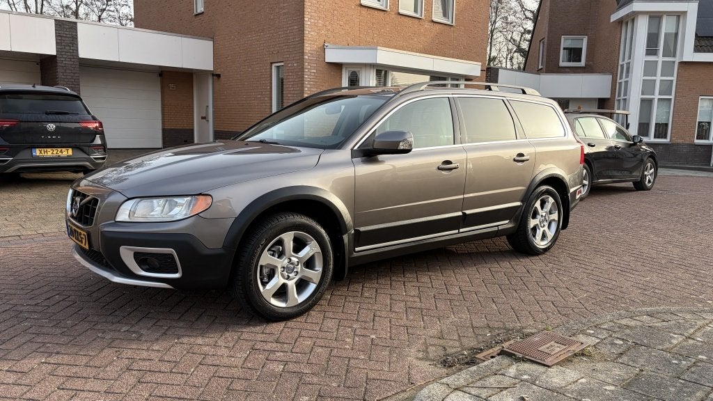 Volvo XC70 2.4D Automaat I APK feb-2027 (bj 2010), Auto's, Volvo, Automaat, 1634 kg, XC70, Diesel