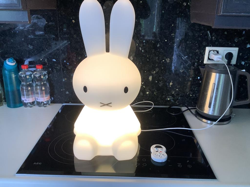 Mr Maria Nijntje lamp 50 cm wit zgan met afstandsbediening, Kinderen en Baby's, Ophalen of Verzenden, Zo goed als nieuw, Lamp