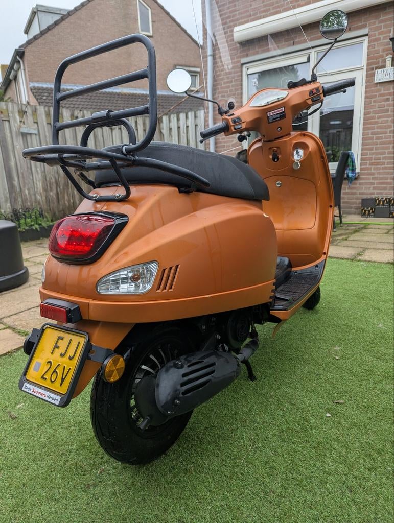 DJJD Cashmere 2021 + 2 helmen – NIEUWE ACCU – rijdt goed –, Fietsen en Brommers, Ophalen, Gebruikt, Benzine, Overige merken