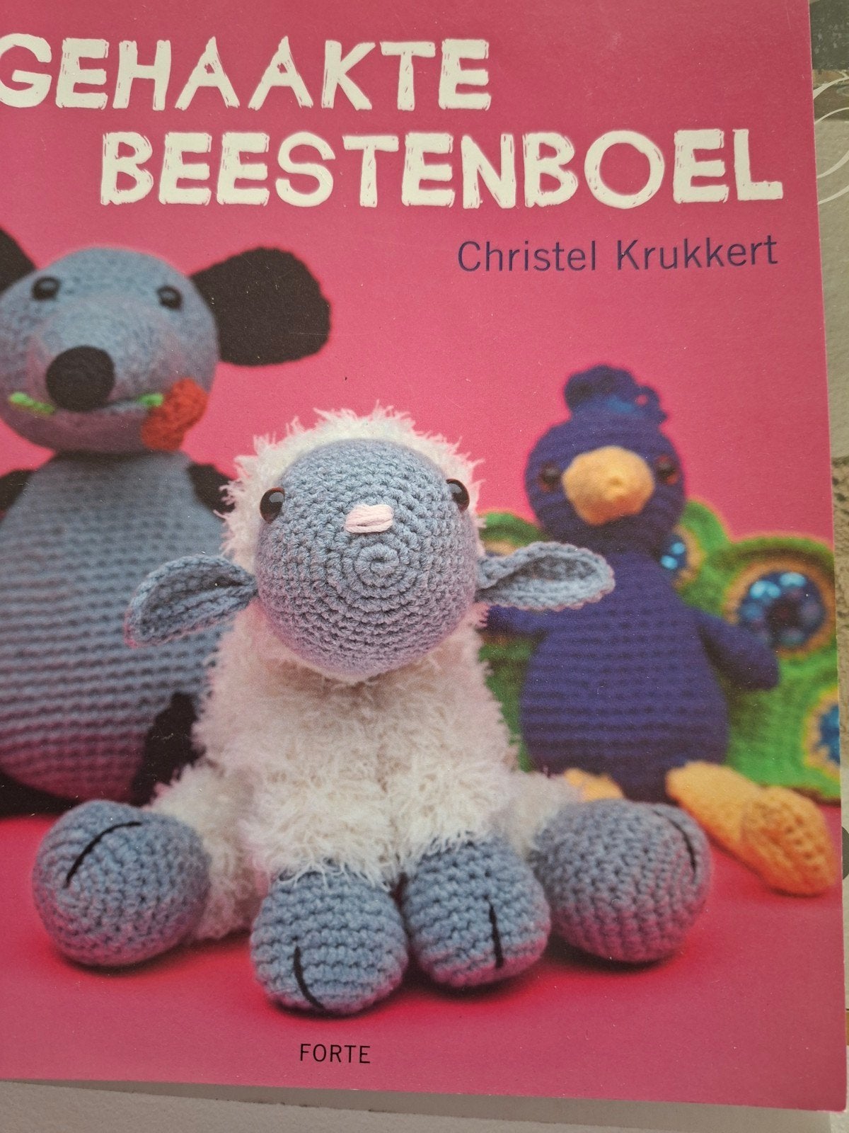 Gehaakte Beestenboel - Haakpatronen voor knuffels, Breien en Haken, Ophalen of Verzenden, Zo goed als nieuw, Christel Krukkert