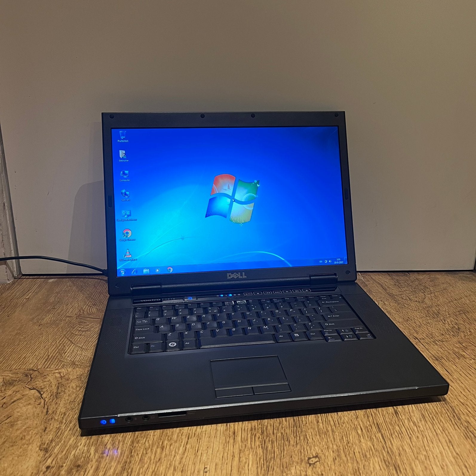 Dell Vostro 1510  Windows 7 VINTAGE, Computers en Software, Vintage Computers, Ophalen of Verzenden