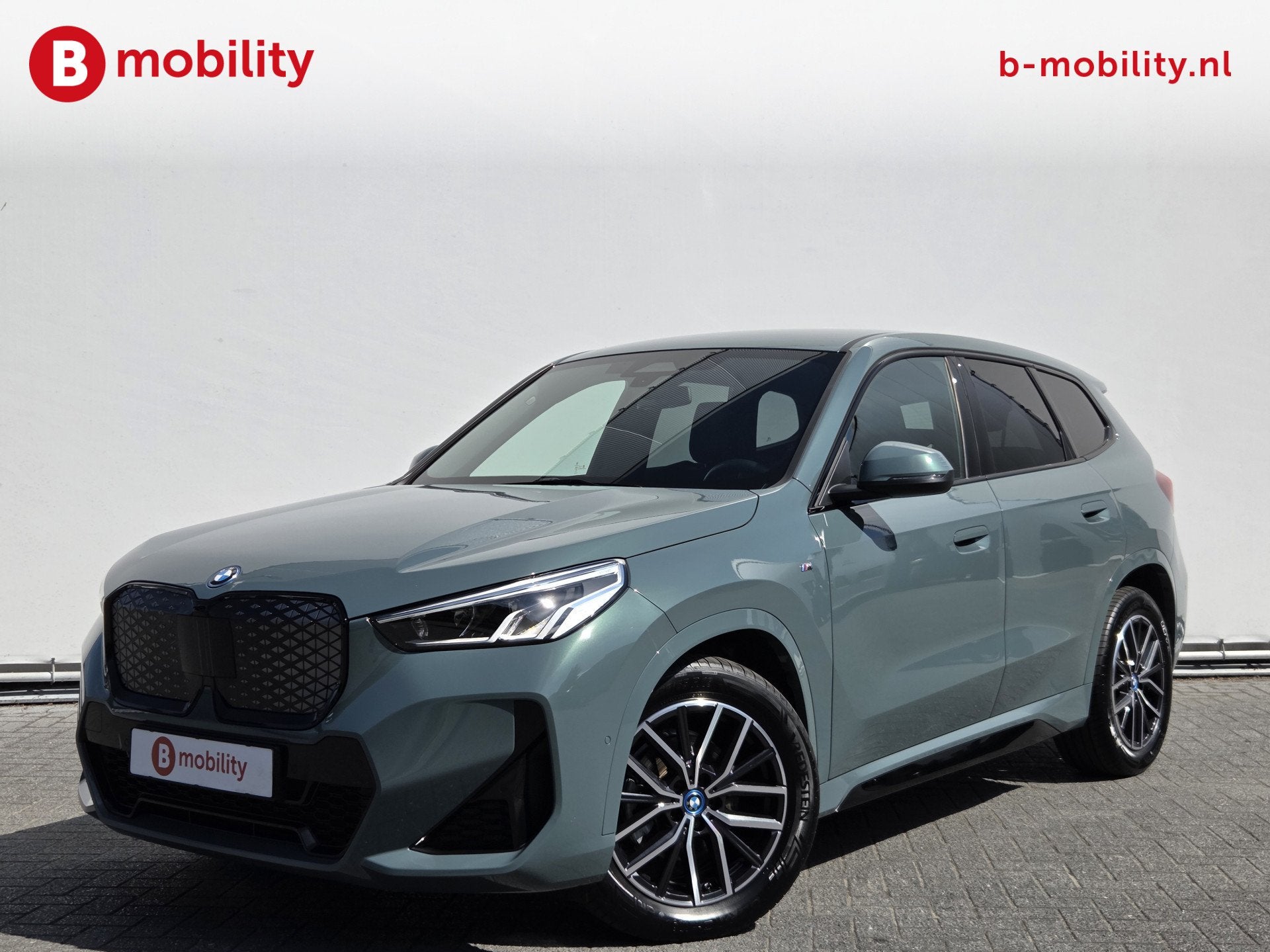 BMW iX1 eDrive20 67 kWh M-Sport SOH 99% Driving Assist. Plus, Auto's, Gebruikt, 750 kg, 204 pk, SUV of Terreinwagen