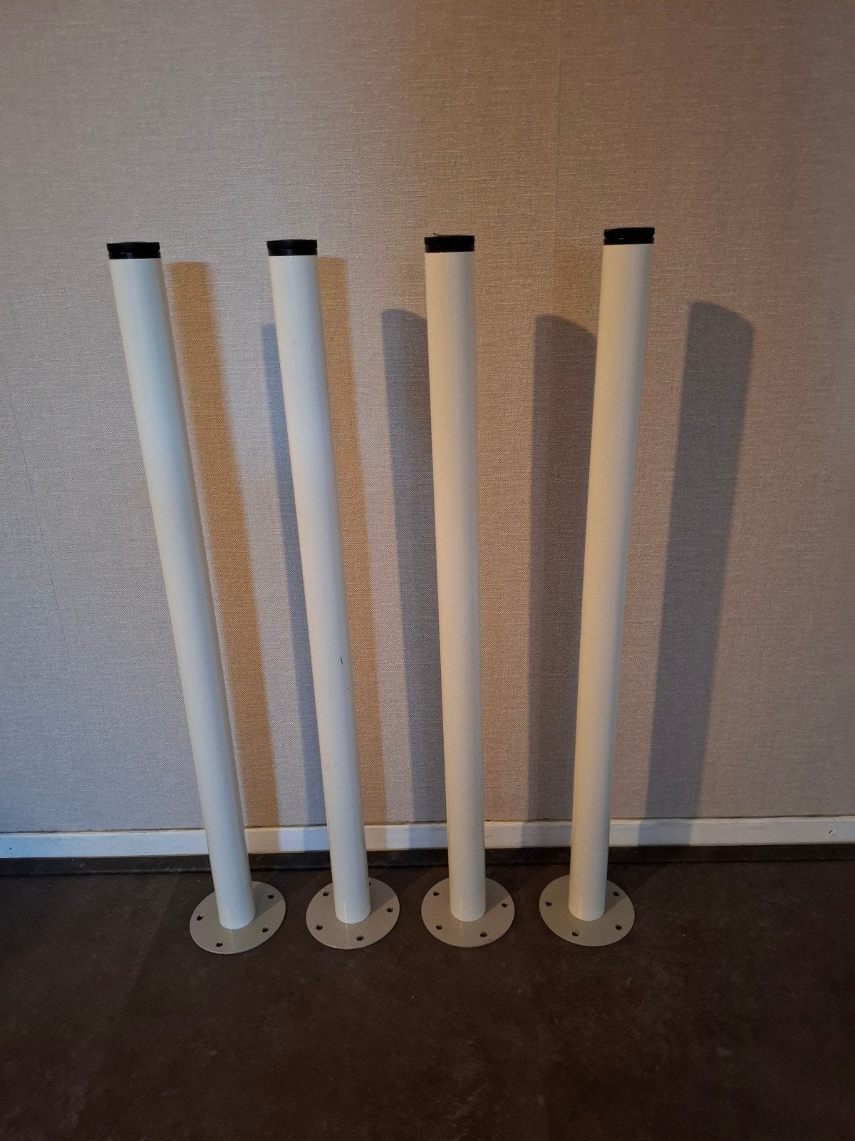 4 bureau- / tafelpoten van Ikea, Ophalen, Rond, 50 tot 100 cm, 50 tot 100 cm