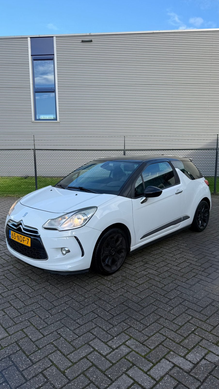 Citroën DS3 1.6 THP 2010 Wit, Auto's, 15 km/l, Origineel Nederlands, Handgeschakeld, 570 kg
