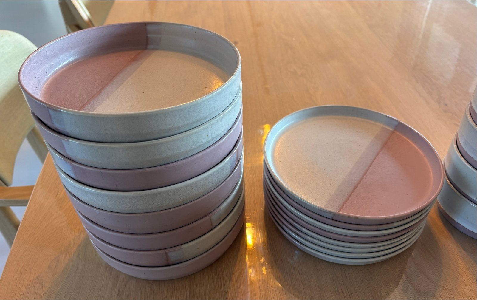 Servies Ivo van Kwantum, 16 borden + 8 bakjes, zeer netjes, Ophalen, Overige merken, Zo goed als nieuw, Modern