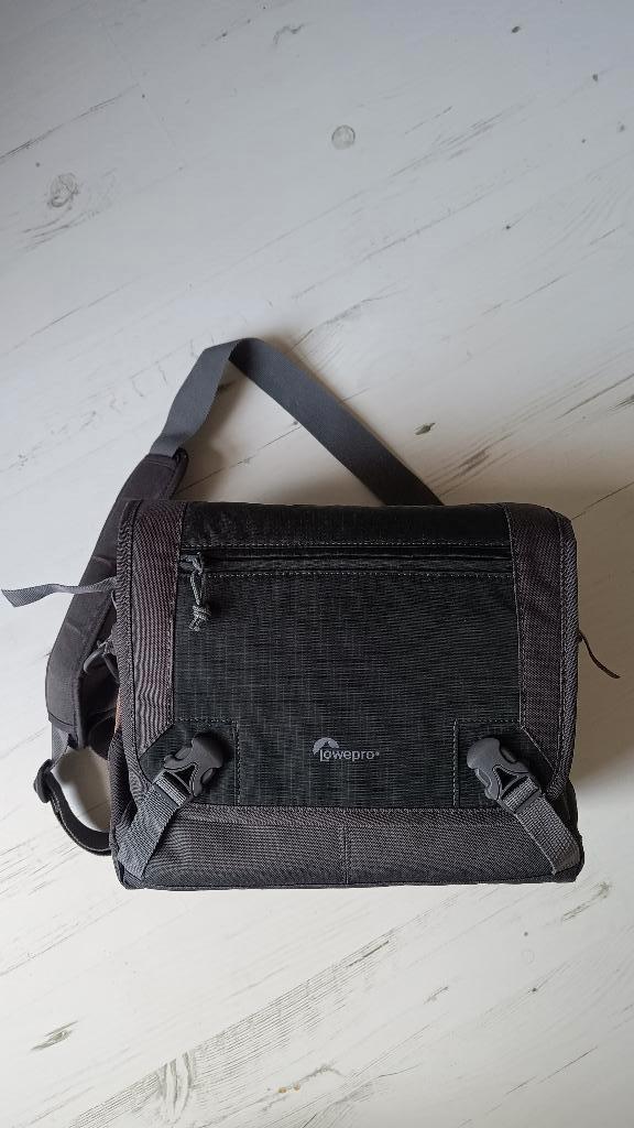 Lowepro Nova Sport 17L AW cameratas – incl. regenhoes, Audio, Tv en Foto, Fotografie | Fototassen, Ophalen, Zo goed als nieuw