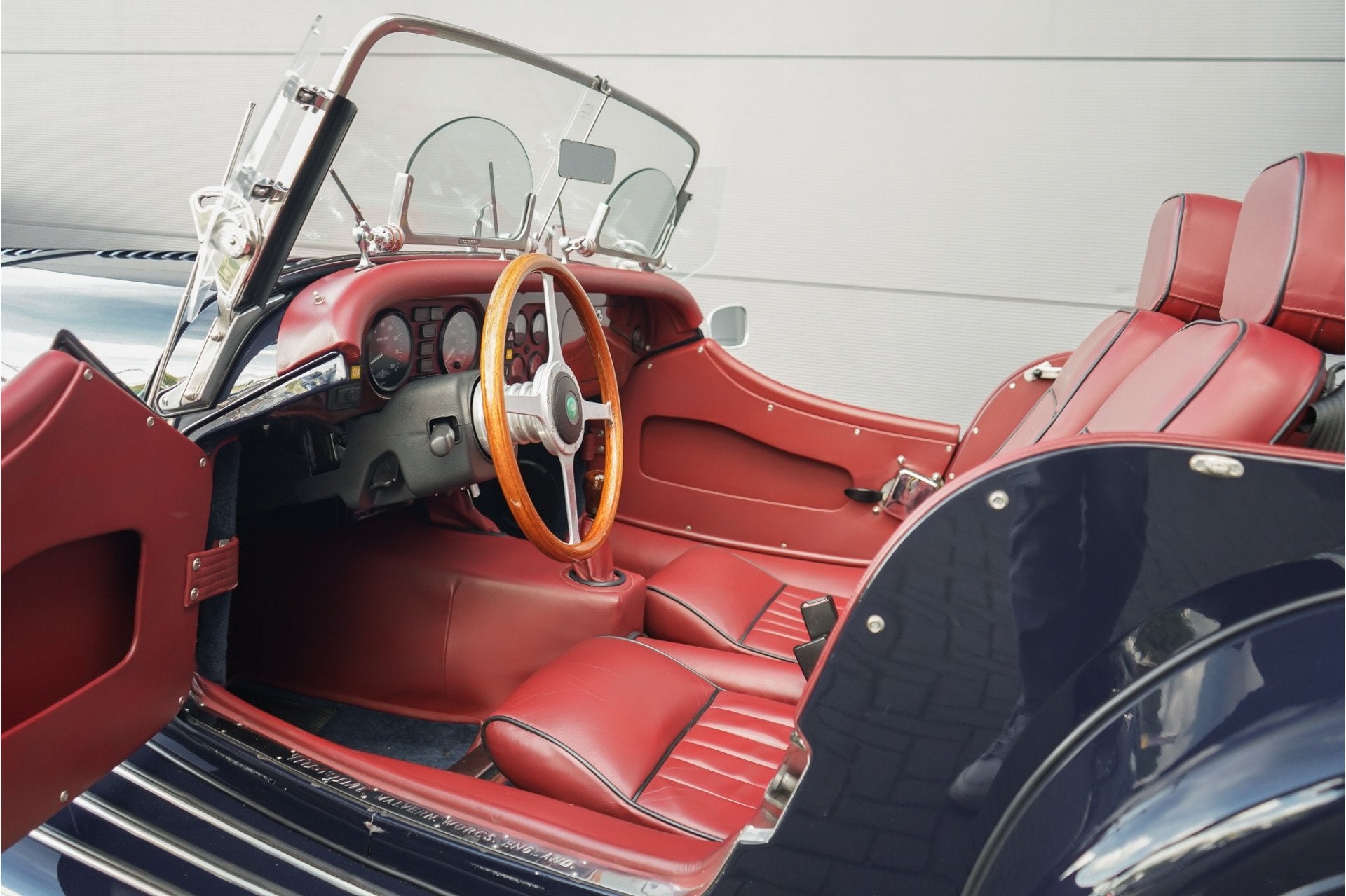 Morgan Plus 3.9 V8 2-seater Orgineel Nederlands (bj 2001), Achterwielaandrijving, 190 pk, Cabriolet, Blauw