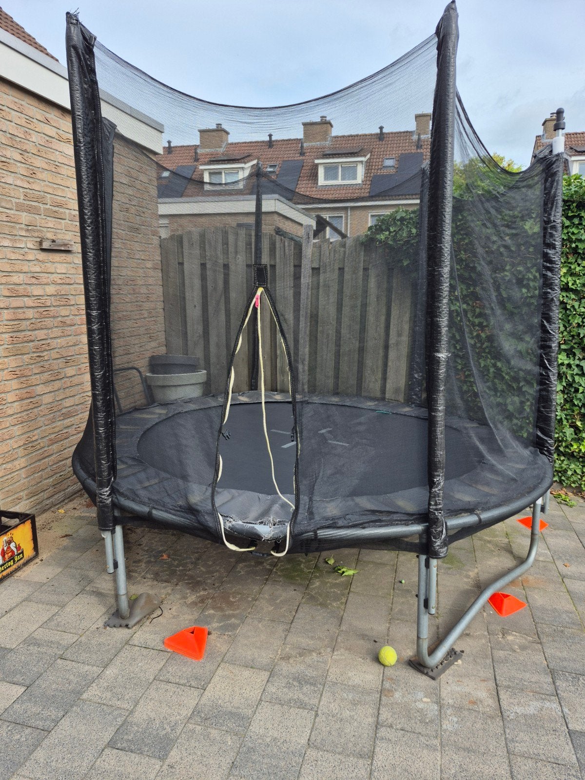 Trampoline 240, Ophalen