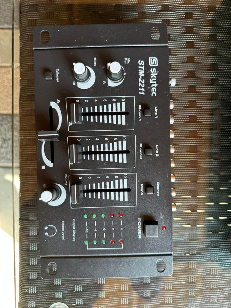 Skytec, Ophalen, Zo goed als nieuw, Minder dan 5 kanalen