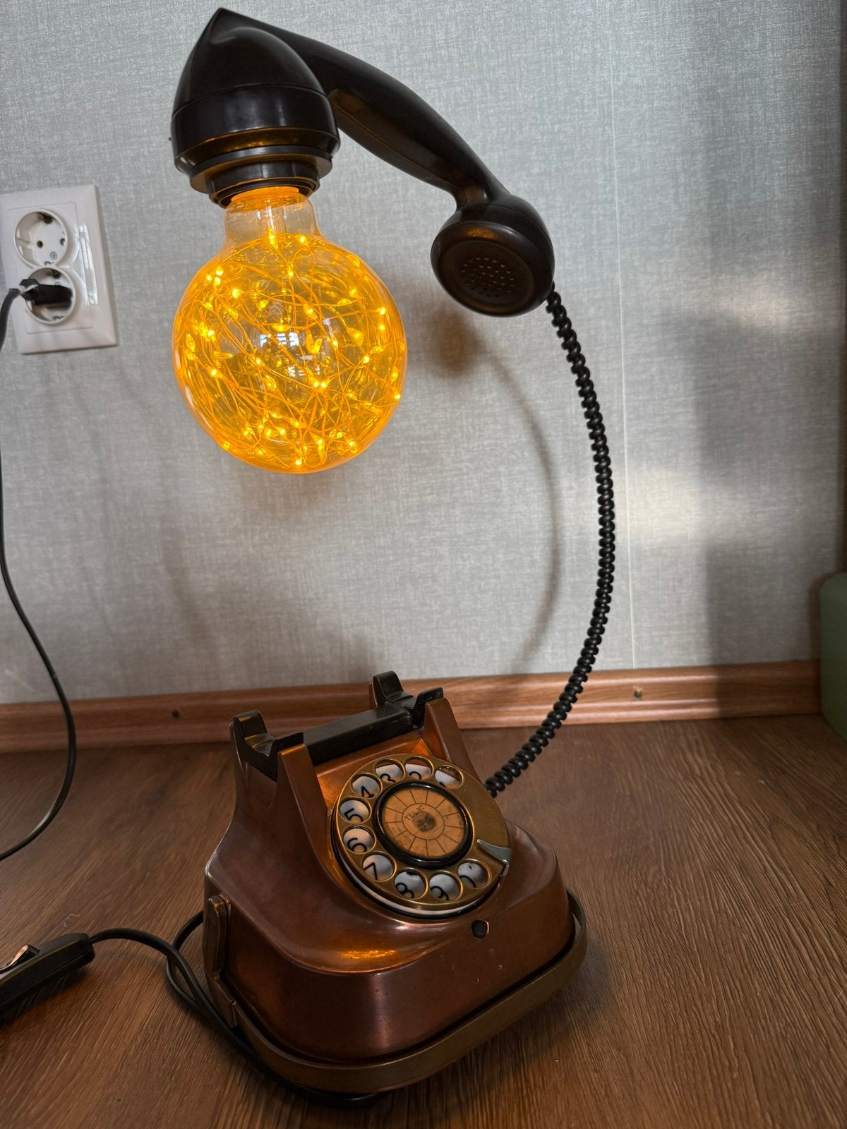 Telefoonlamp tafellamp vintage lamp upcycling, Huis en Inrichting, Bureaulamp, Kunststof, Overige merken, Vintage