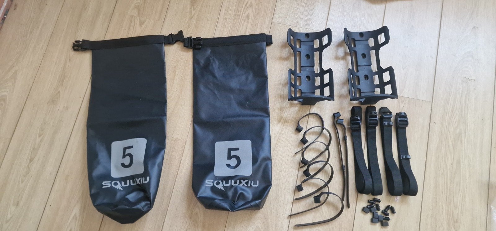 2x 5L waterdichte vorktas met houder en riempjes, Ophalen of Verzenden, Zo goed als nieuw