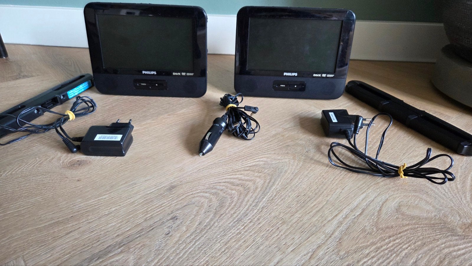 Philips dvd spelers (incl opladers en ophangbeugels), Audio, Tv en Foto, Dvd-speler, Philips, Gebruikt, Draagbaar