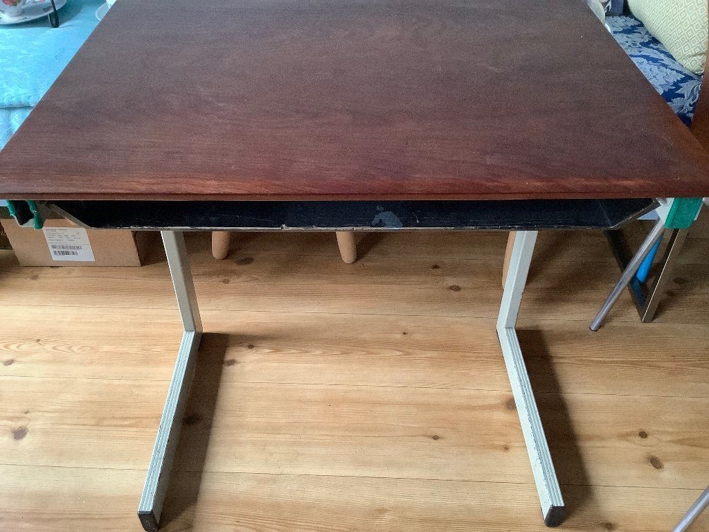 Zwaar MOOI VINTAGE KINDER/SCHOOLBUREAU € 50,00., Ophalen, Gebruikt, Metaal, 70 cm