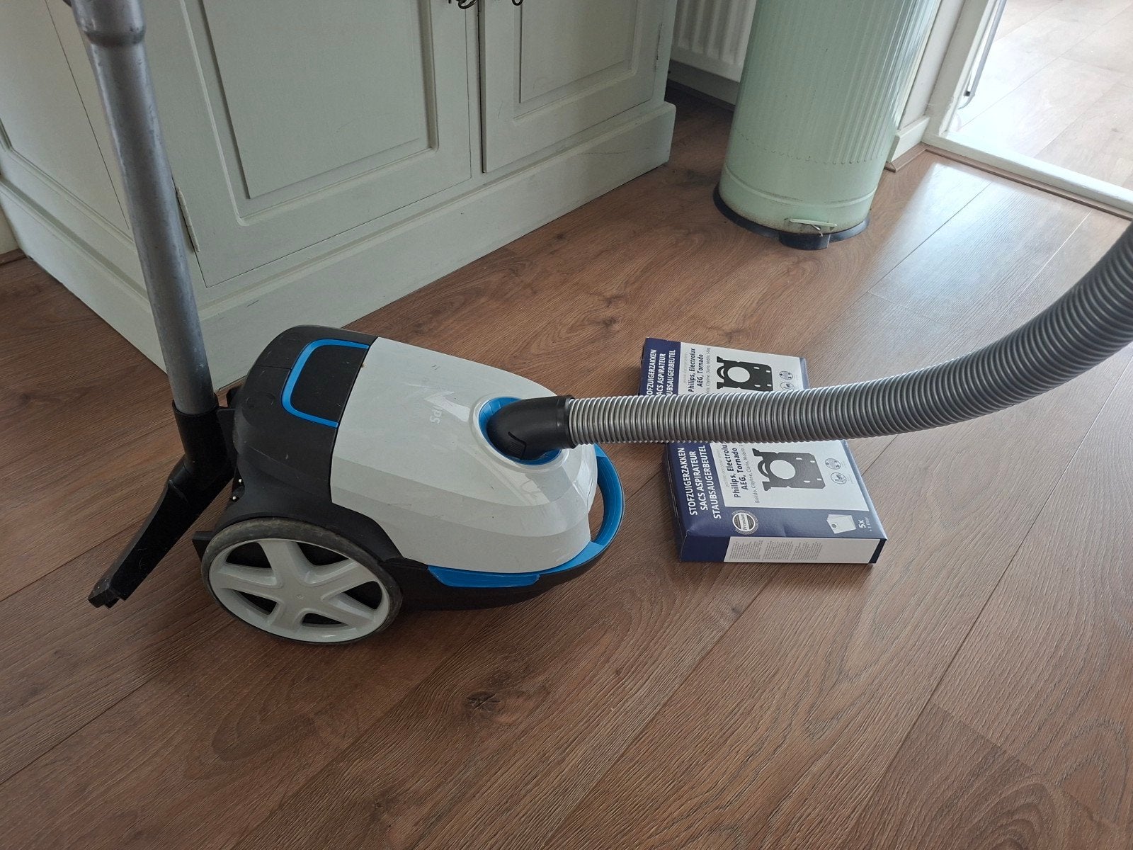 Philips Performer Compact stofzuiger FC8372/09, Inclusief accessoires, Gebruikt, Philips, Sledestofzuiger