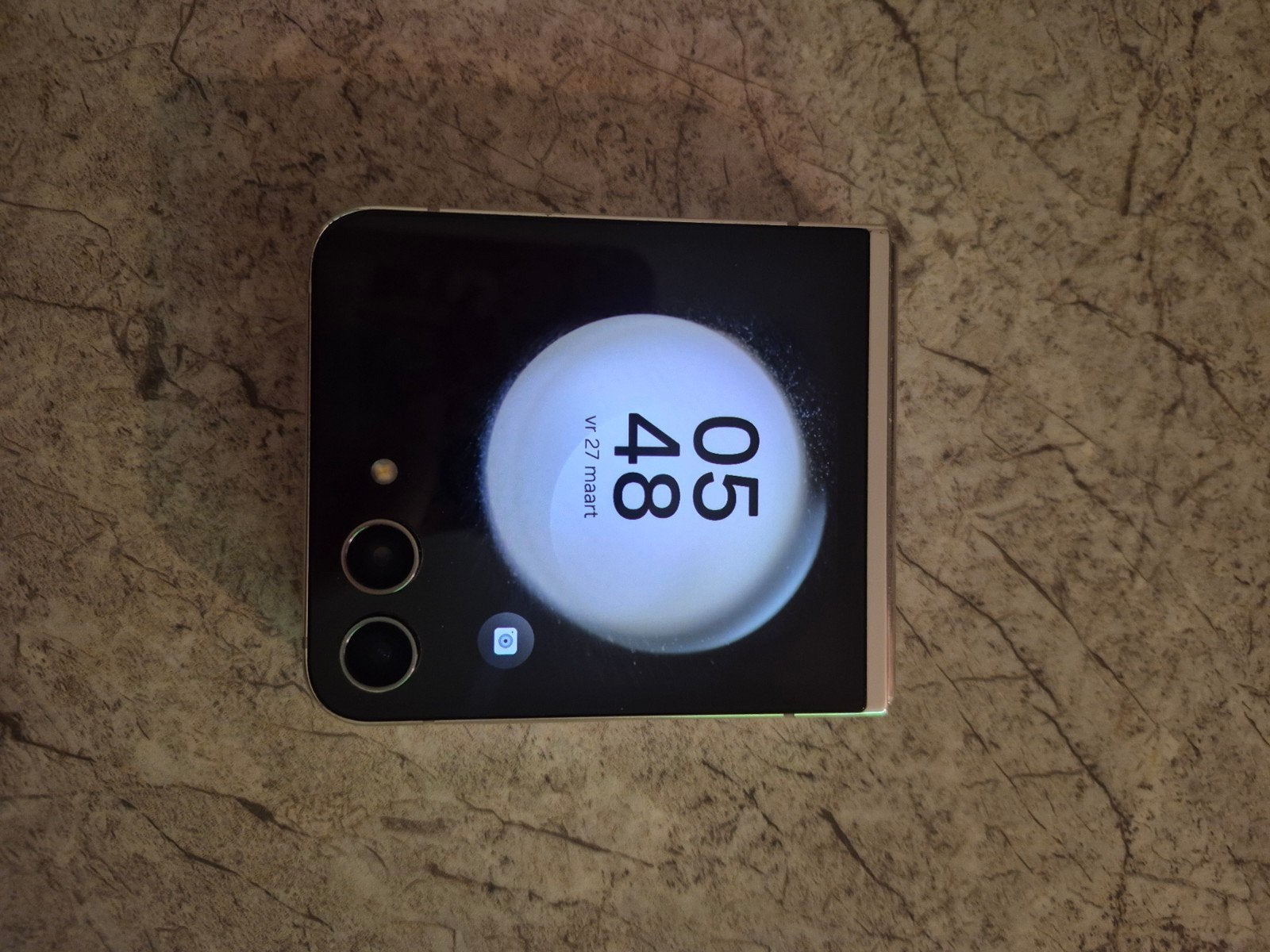 Foto 8 van Samsung Galaxy Z Flip5 256GB – krasvrij + hoesje