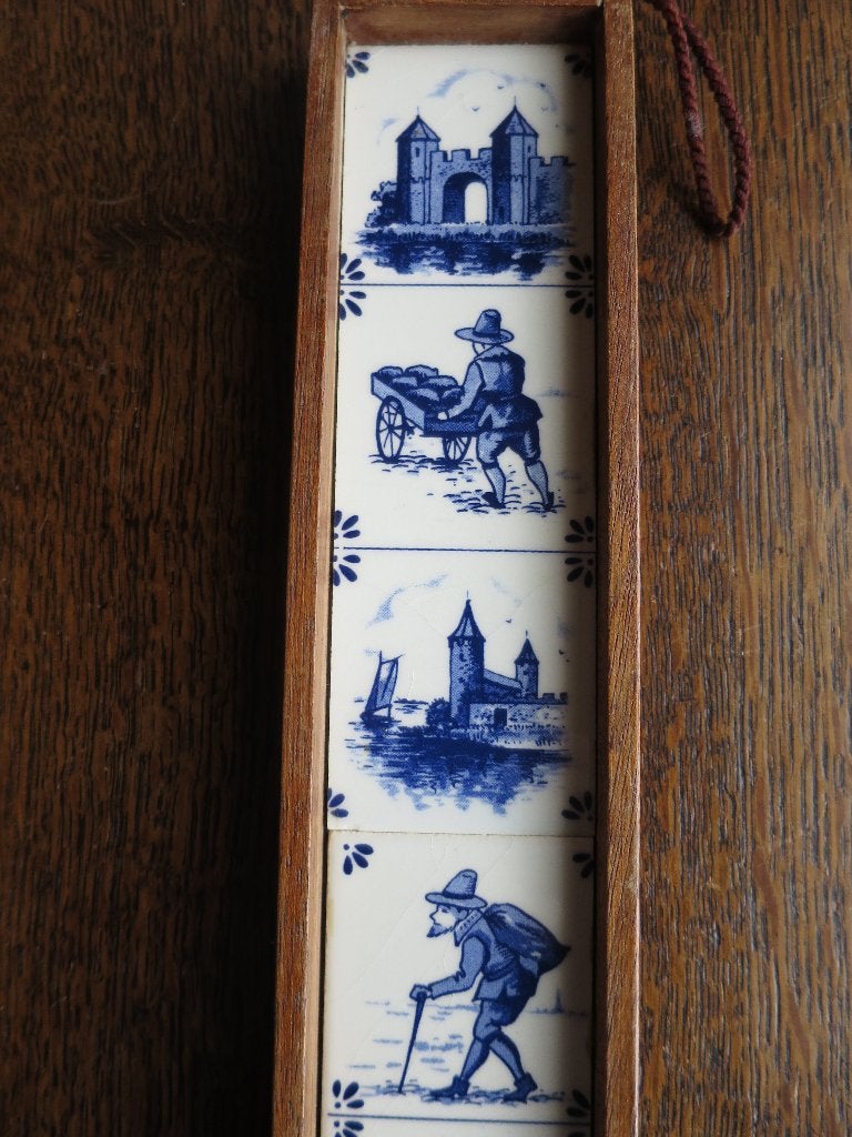 9 MOOIE OUDE TEGELTJES 46/6 CM IN HOUTEN LIJST, Ophalen of Verzenden