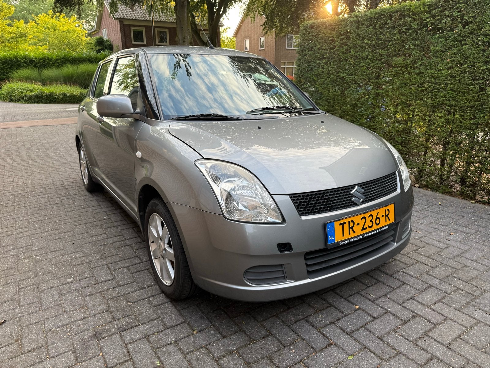 Suzuki Swift 1.3 5D 2007 Grijs (Airco-CarPlay-trekhaak), Voorwielaandrijving, Stof, 40 €/maand, Zwart