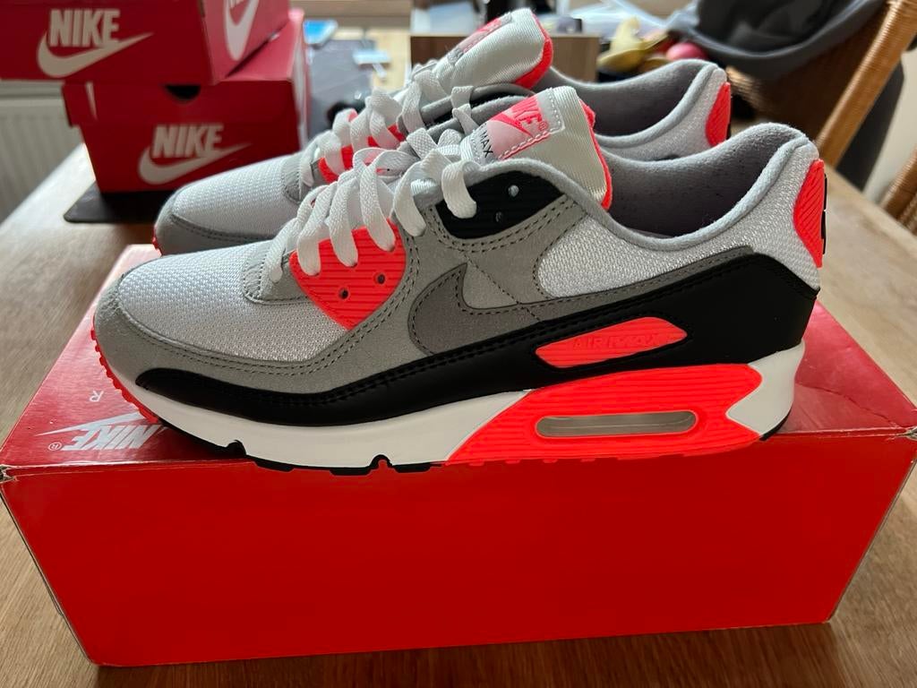 Nike Air Max 90 Infrared (2020) Maat 44, Kleding | Heren, Schoenen, Ophalen of Verzenden, Zo goed als nieuw, Overige kleuren