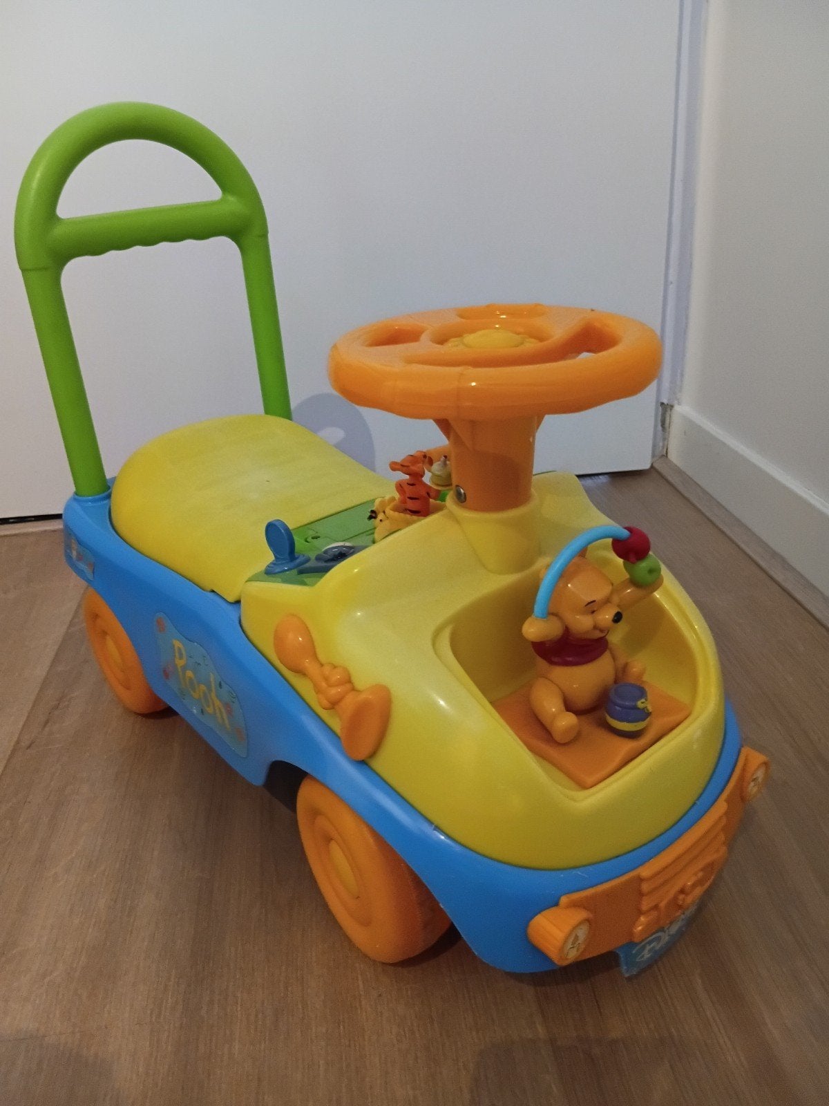 Disney Winnie de Poeh loopauto met duwstang, Kinderen en Baby's, Ophalen of Verzenden, Gebruikt, Loopvoertuig