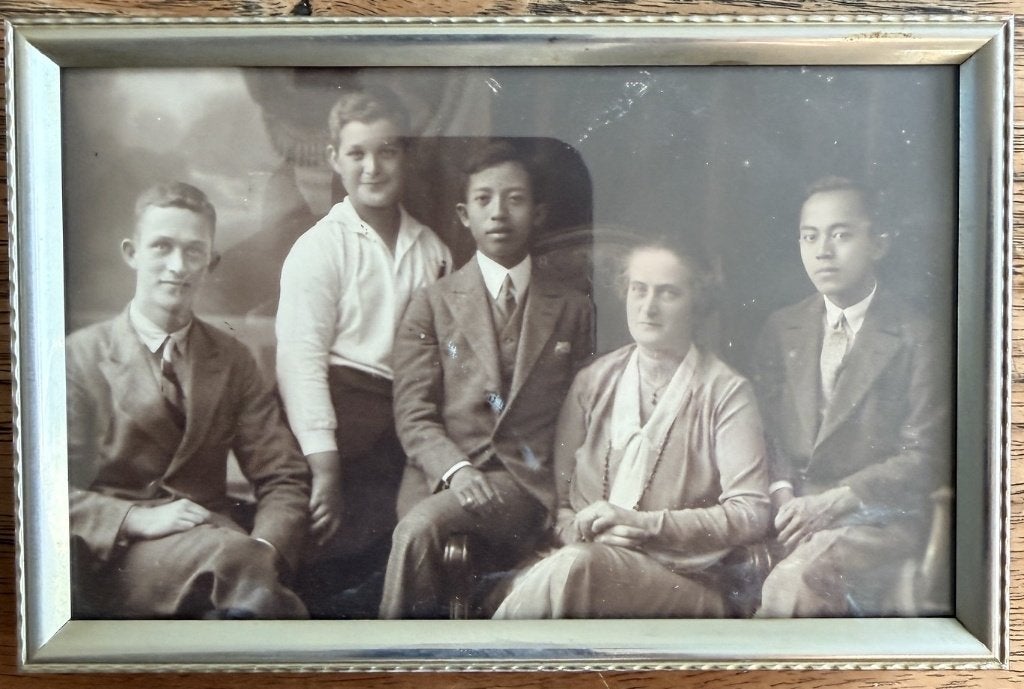 Oud fotolijstje (1017) met bewerkte rand, Ophalen of Verzenden