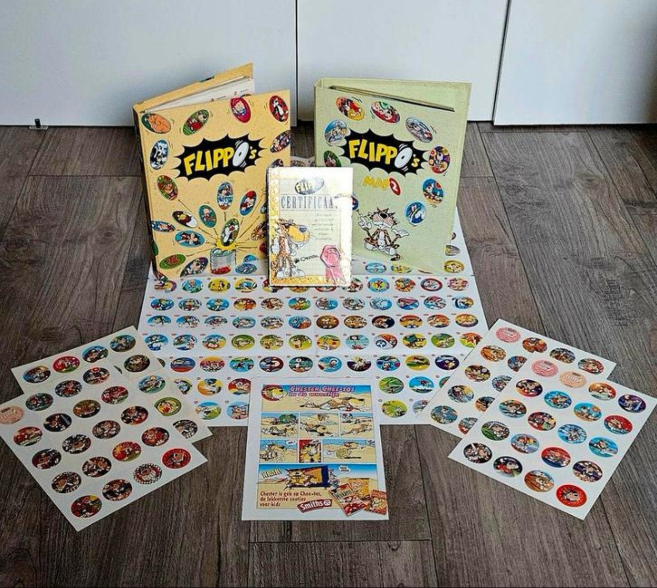 Grote Flippo compleet met certificaat, Verzamelen, Flippo's, Ophalen of Verzenden, Adventure, Verzameling, Met verzamelmap(pen)