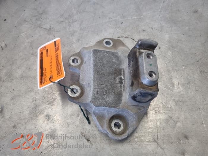 Versnellingsbak Steun van een Opel Vivaro