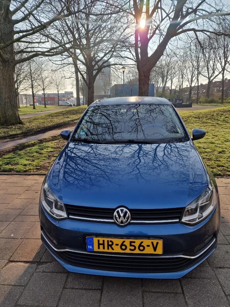 Volkswagen Polo 1.2 TSI 66KW DSG 2016 Blauw, Auto's, Stoelverwarming, 40 €/maand, Zwart, 4 cilinders