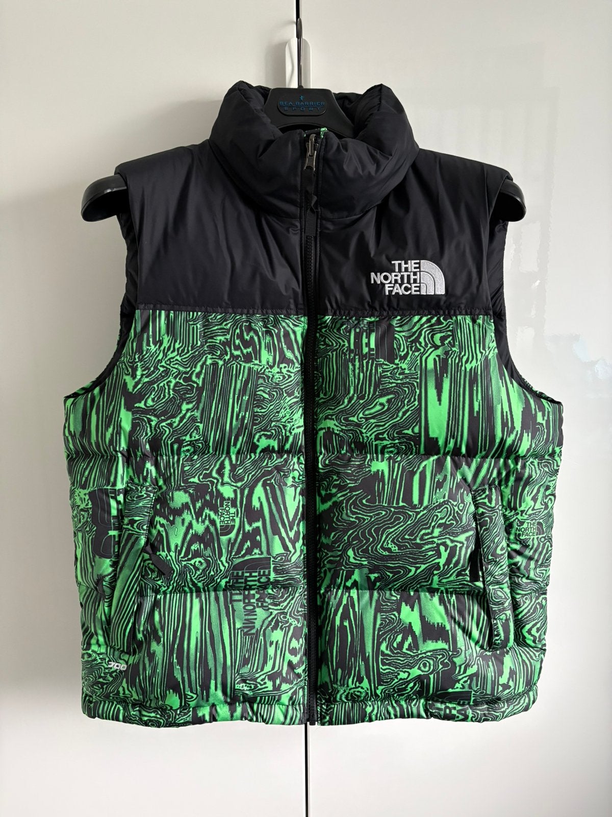 The North Face Bodywarmer (nieuw) groen / zwart , maat: M, Kleding | Heren, Bodywarmers, Verzenden, Nieuw, Maat 48/50 (M), Meerkleurig