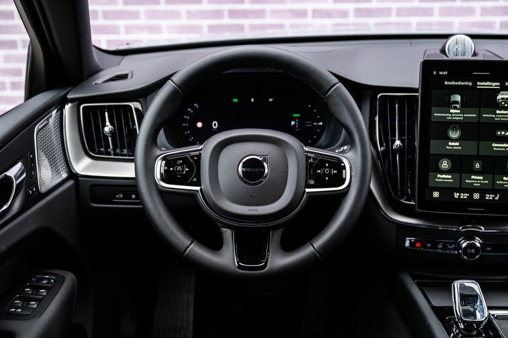 Volvo XC60 2.0 T8 Plug-in hybrid AWD Ultra Dark Exec. Ed. |, Auto's, Volvo, Automaat, 12 maanden, Euro 6, Lichtsensor