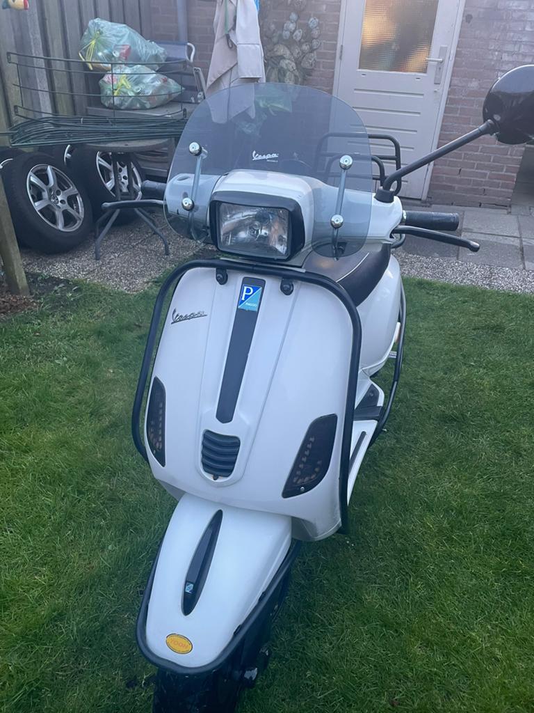 Vespa s 80cc, Ophalen, Zo goed als nieuw, Benzine, Maximaal 25 km/u