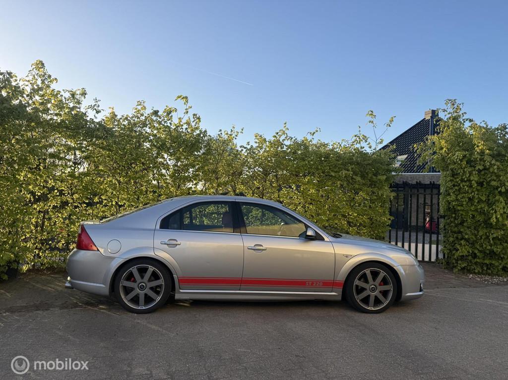 Ford Mondeo 3.0 V6 ST220 Orig. Nederland 170.000Km met boekj, Auto's, Ford, Voorwielaandrijving, Gebruikt, Mondeo, Handgeschakeld