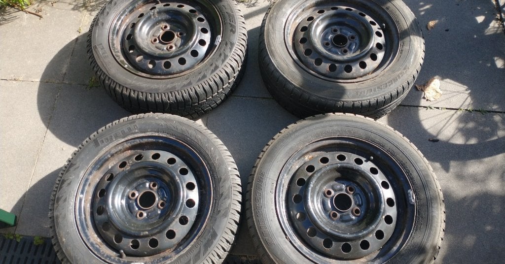 Toyota Corolla stalen velgen met winterbanden,15 inch, 4x100, Ophalen, Gebruikt, 15 inch, Velg(en)