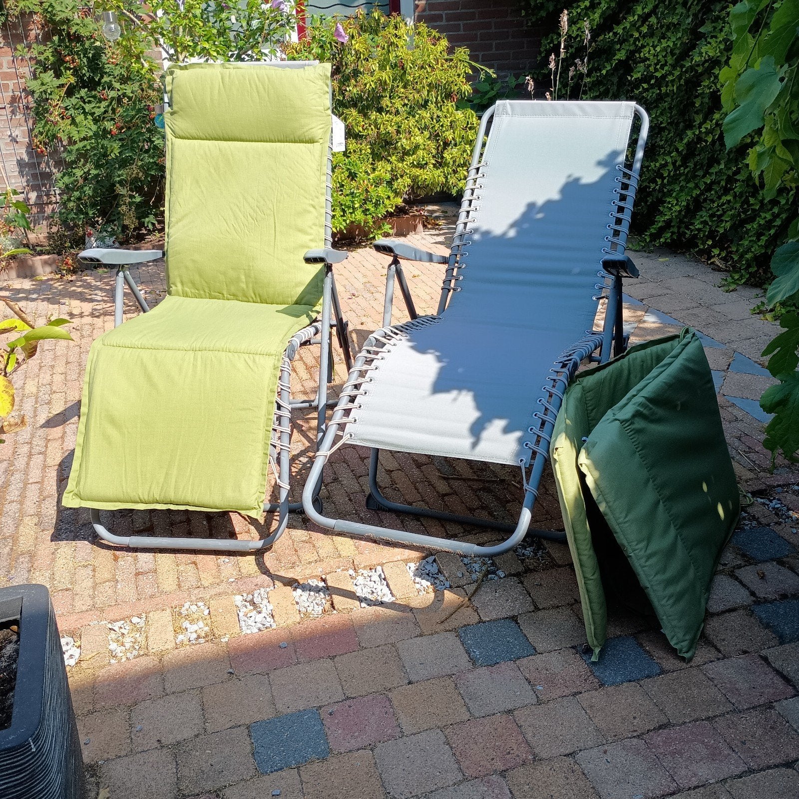 Twee comfortabele ligstoelen met kussens, Ophalen, Gebruikt, Metaal, Verstelbaar
