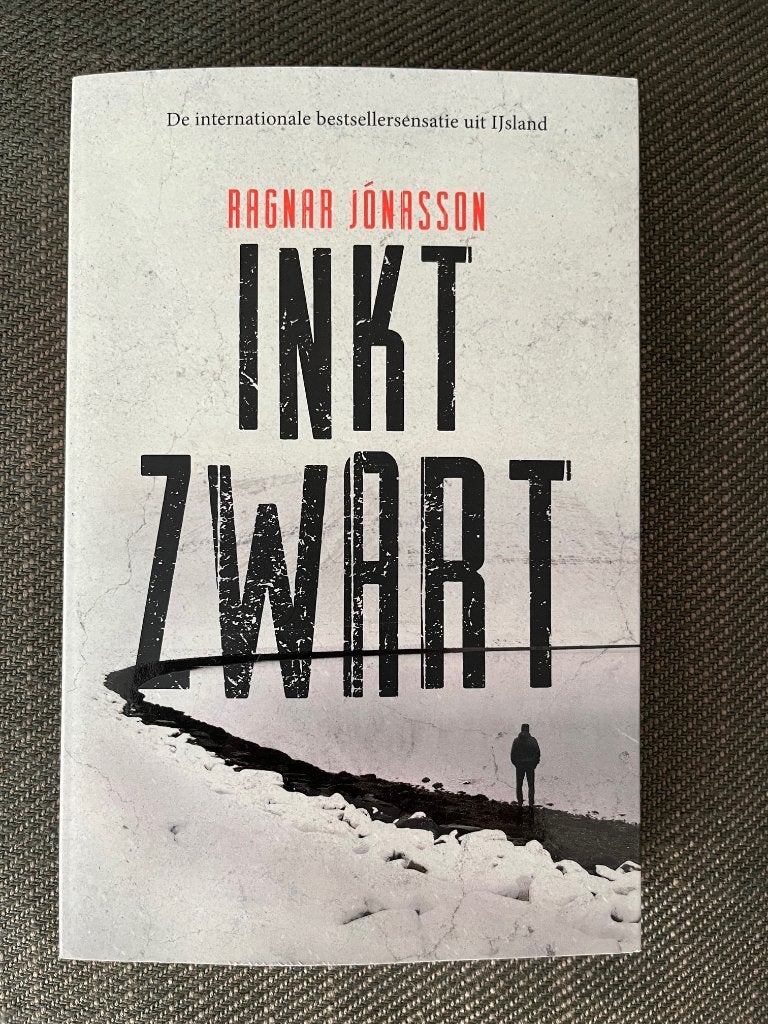Ragnar Jónasson - Inktzwart., Boeken, Ophalen of Verzenden, Zo goed als nieuw, Ragnar Jónasson