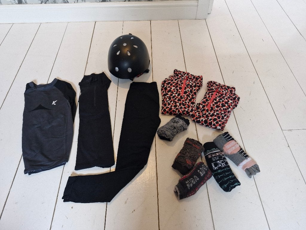 Thermokleding skipully mt 140 en skihelm s, Ophalen of Verzenden, Zo goed als nieuw, Meisje, Setje