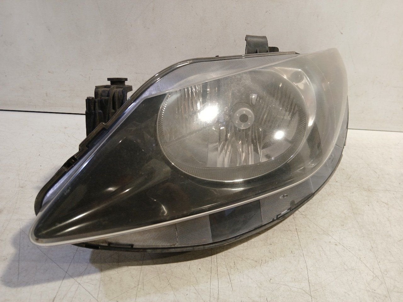 Koplamp links Seat Ibiza, Onderdelen@venauto.nl, Van der Ven Autorecycling B.V., Gebruikt, Ettenseweg 76, 4706 PB Roosendaal, The Netherlands