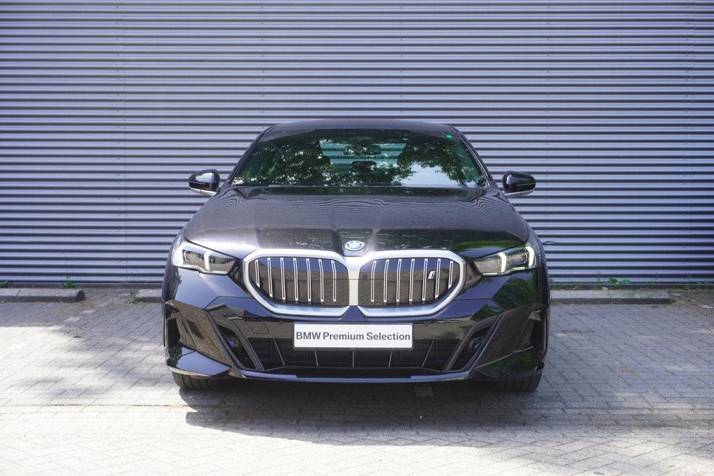 BMW i5 eDrive40 | M Sportpakket | Comfort Pack | Trekhaak me, Auto's, Automaat, Gebruikt, Zwart, Met garantie (alle)