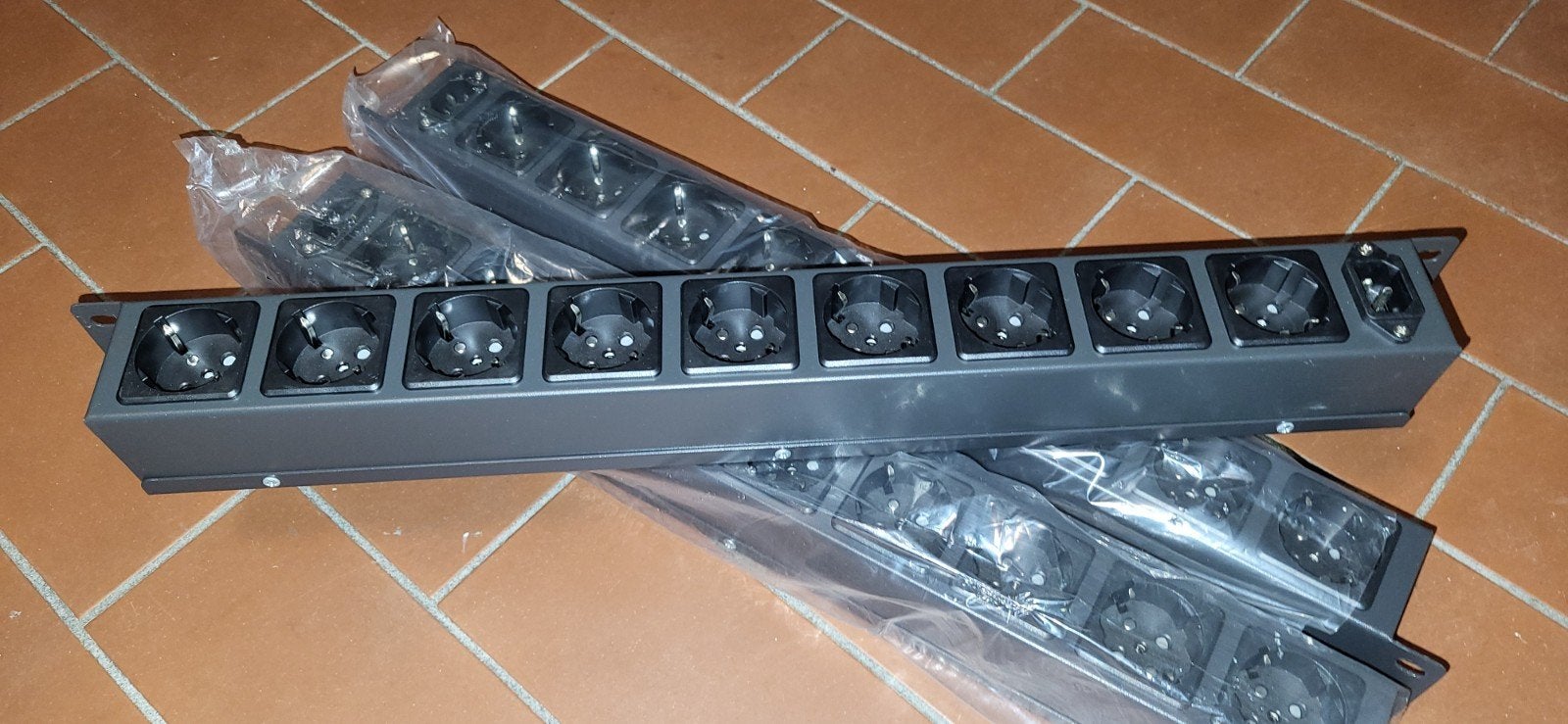 35x Stekkerdoos 19 inch rack, 8x stopcontact, Ophalen, Nieuw