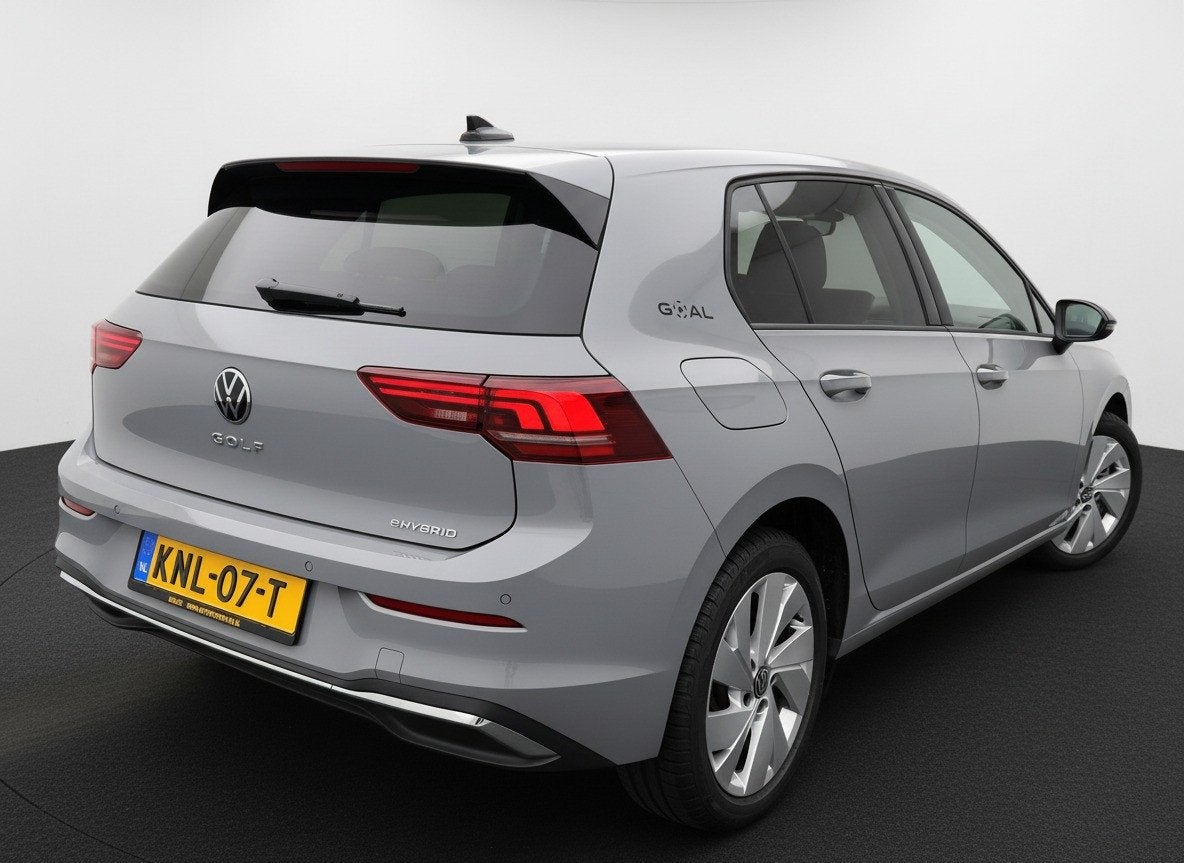Volkswagen Golf 1.5 eHybrid 204PK PLUG IN. LIFE CAMERA/NAVI/, Auto's, 12 maanden, 4 cilinders, Leder en Stof, Bedrijf