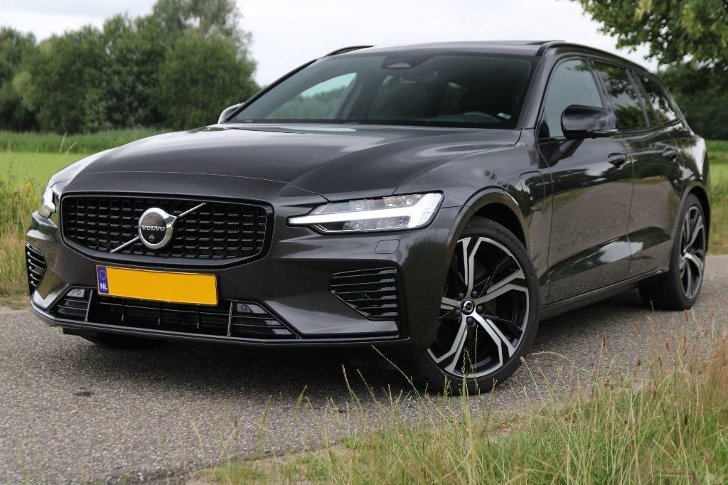 Volvo V60 T6 Recharge AWD Long Range Plus Dark,Pano,360 Cam, Auto's, Volvo, Automaat, Leder en Stof, Vierwielaandrijving, Zilver of Grijs
