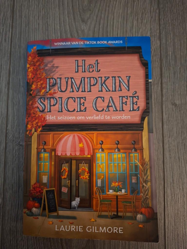 Laurie Gilmore - Het Pumpkin Spice Café, Ophalen of Verzenden, Zo goed als nieuw, Laurie Gilmore