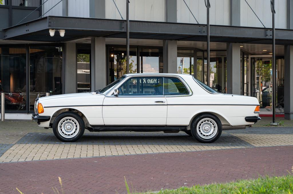 Mercedes-Benz 200-serie 280 CE Automaat (bj 1982), Auto's, Automaat, 2718 cc, Wit, Bedrijf