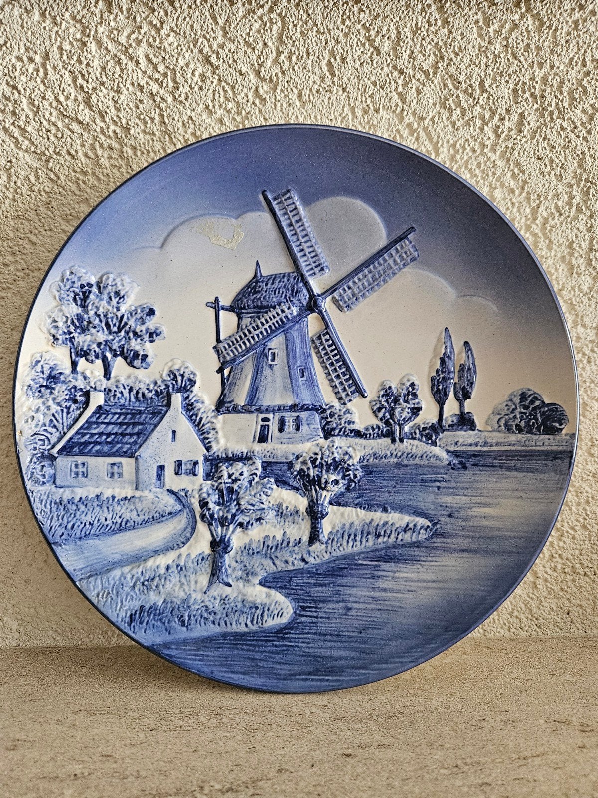 Vintage reliëf molenlandschap wandbord, Ophalen of Verzenden
