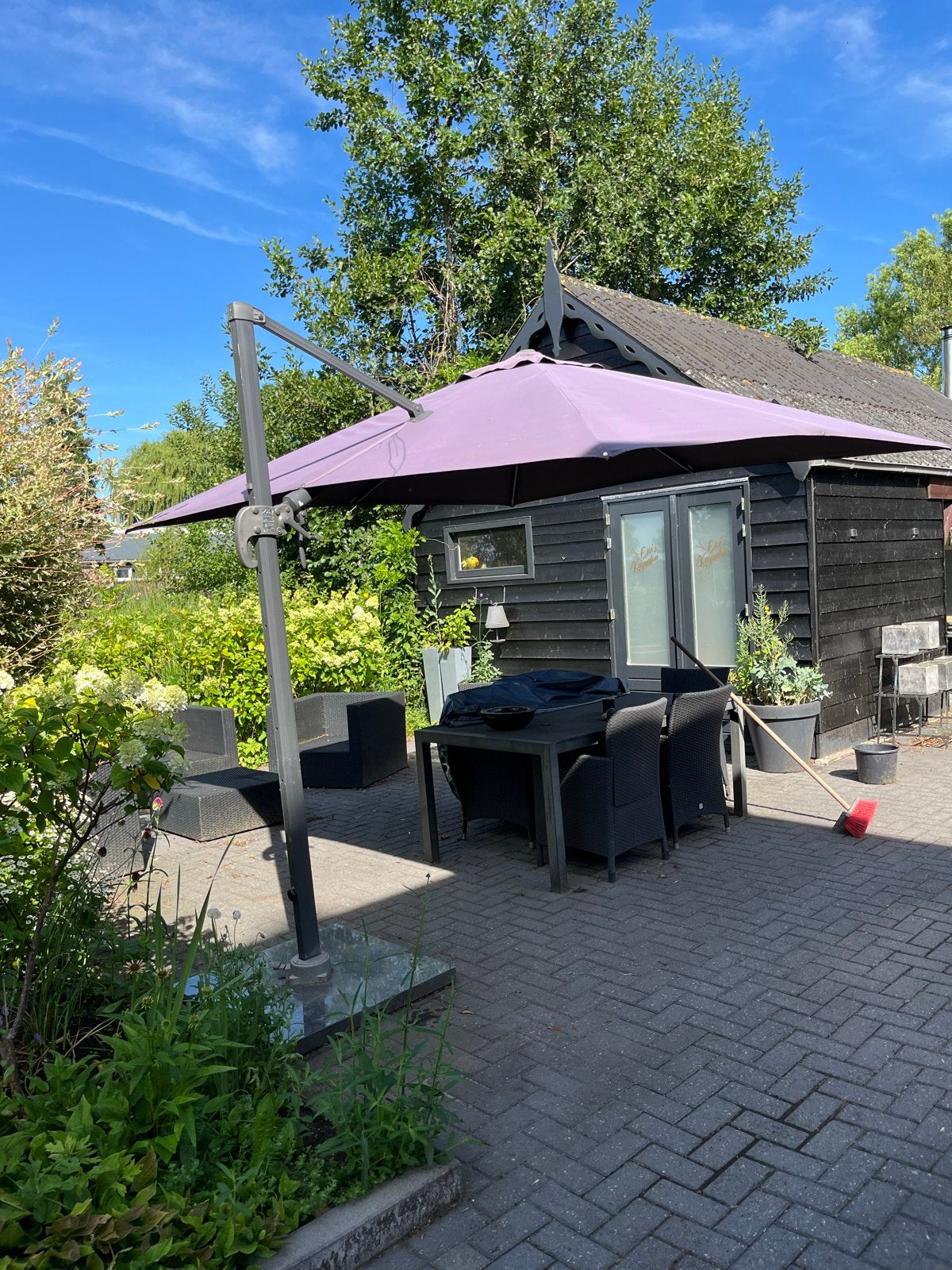 Goede 3x3 zweefparasol met zware voet en voetpedaal, Tuin en Terras, Parasols, Ophalen, Zweefparasol, 3 tot 4 meter, Verstelbaar