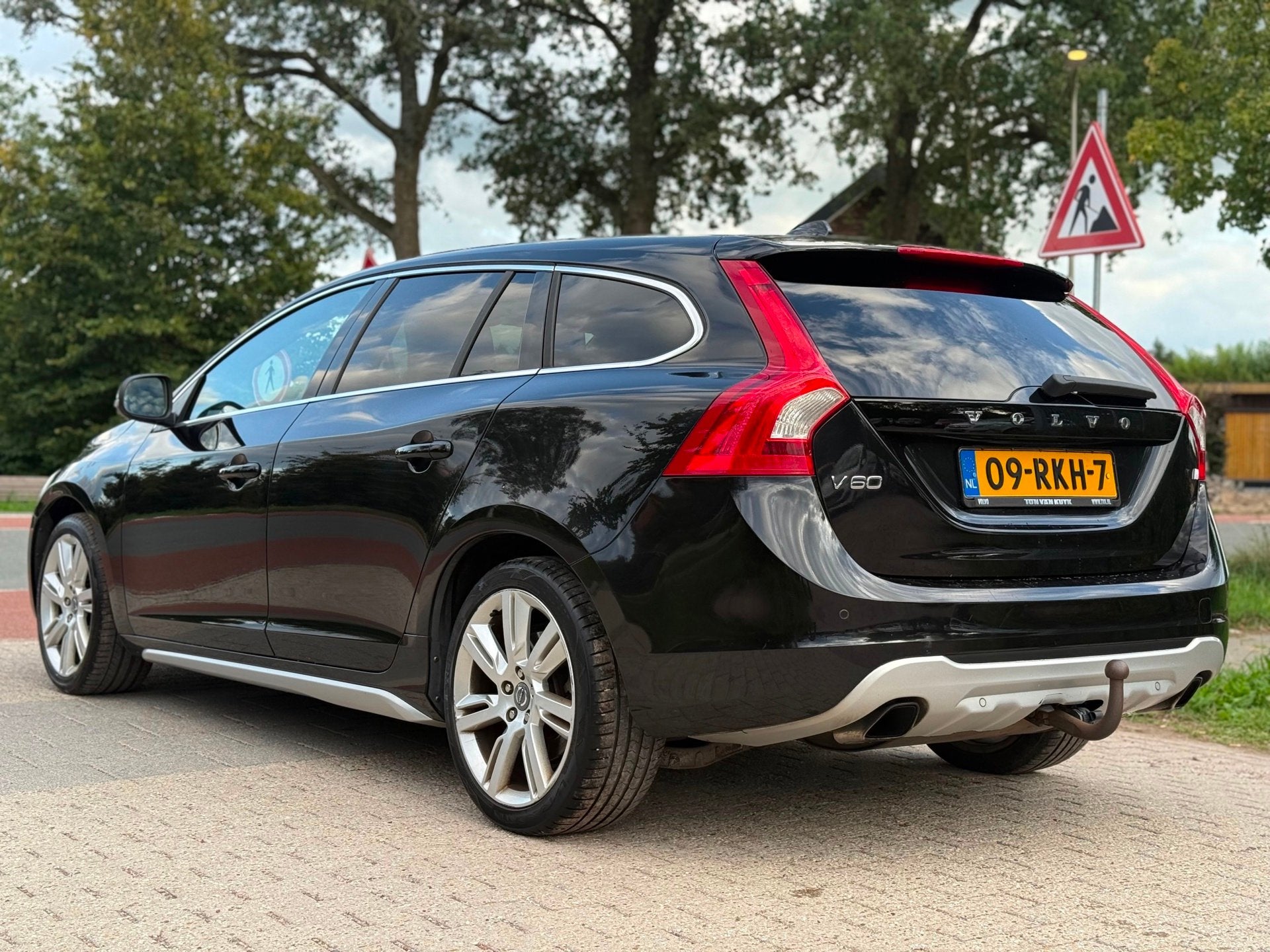 Volvo V60 1.6 T3 Momentum AIRCO CRUISE NAVI PDC TREKHAAK, Auto's, Volvo, Voorwielaandrijving, 15 km/l, Gebruikt, 4 cilinders