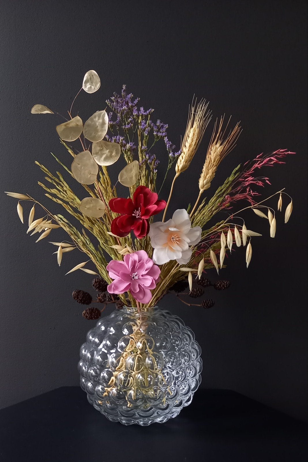 Kunst- en Droogbloemen gebonden boeket met glazen vaas H37cm, Ophalen of Verzenden