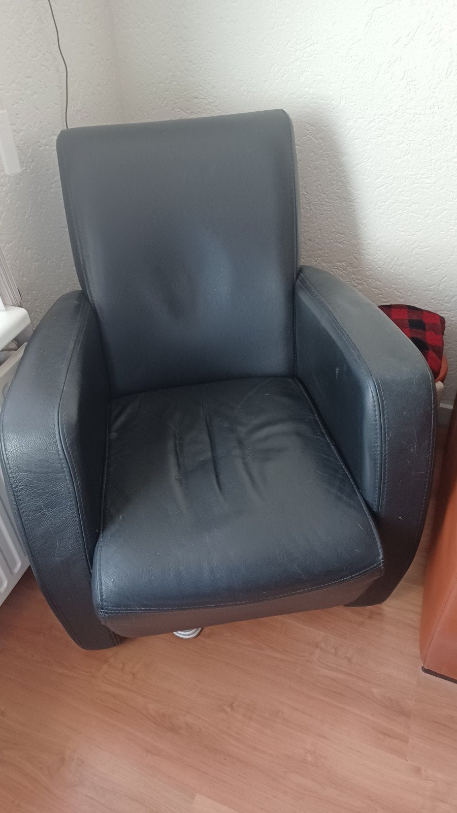 Zwarte leren fauteuil - Comfortabele stoel, Huis en Inrichting, Ophalen, Gebruikt, Modern, 50 tot 75 cm