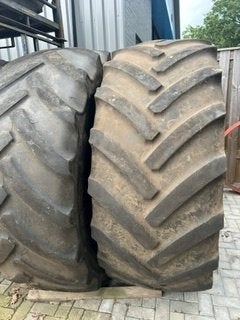 710/70R42 verschillende gebruikte banden, Ophalen