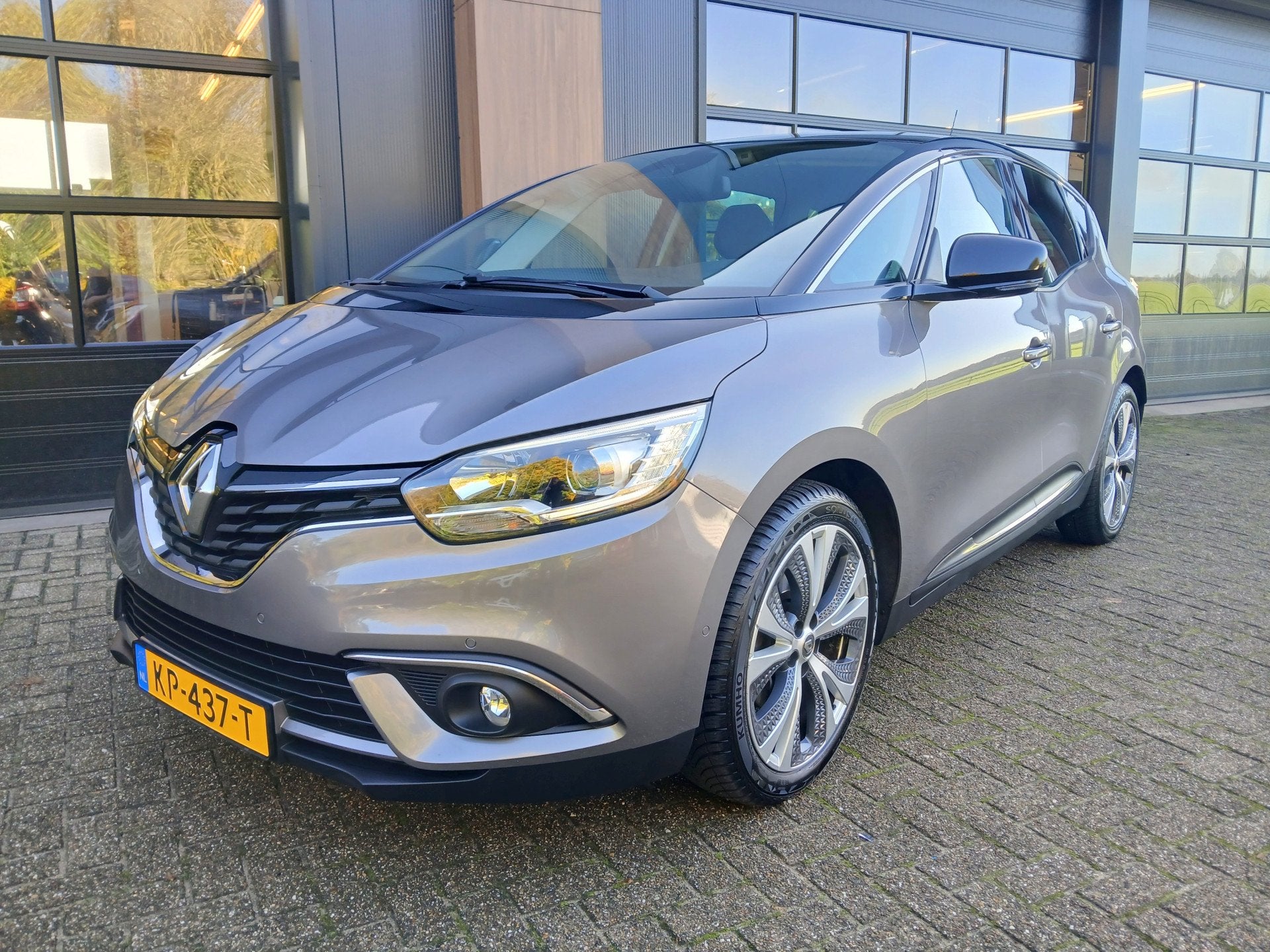 Renault Scénic 1.2 TCe Intens / all season banden / navigat, Voorwielaandrijving, Gebruikt, Euro 6, 4 cilinders